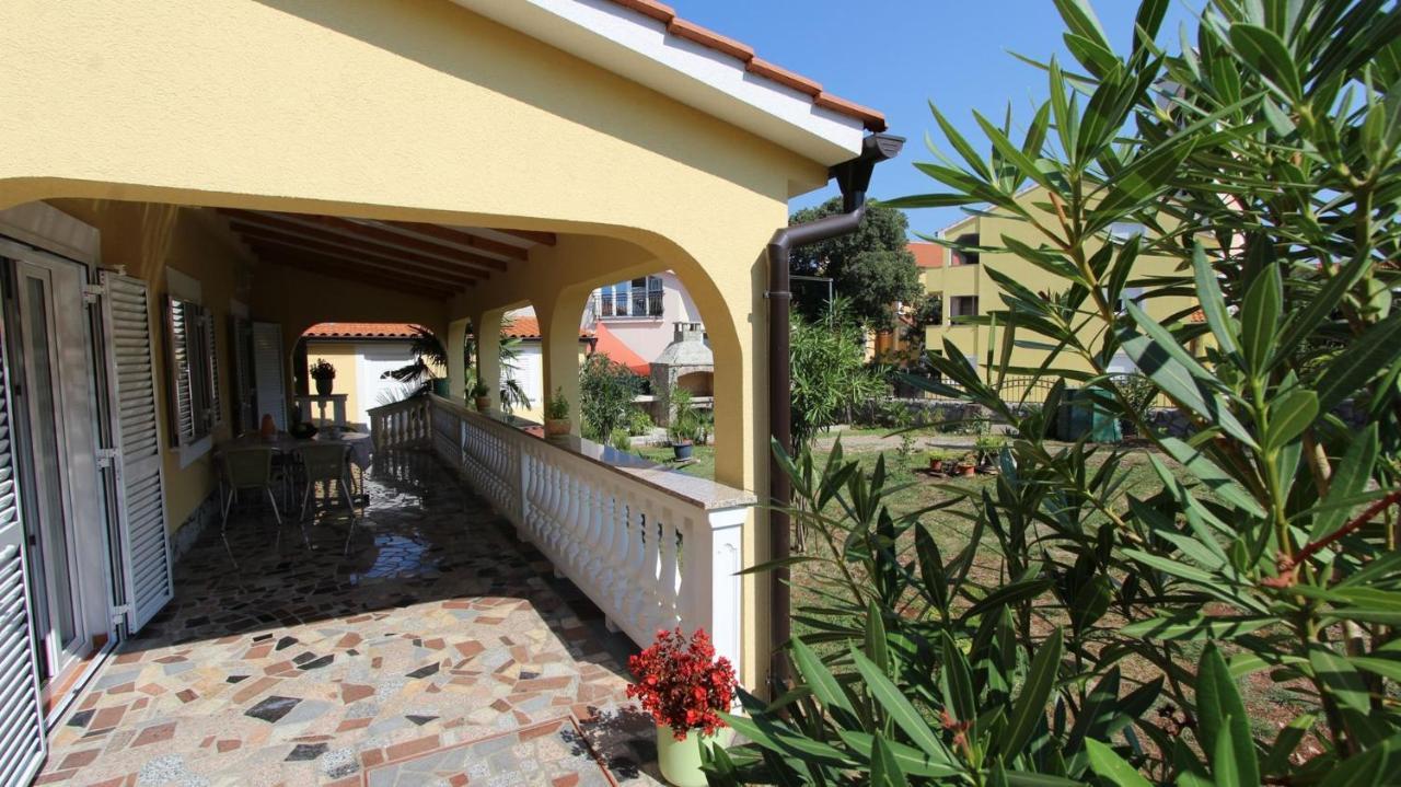 Apartments Serbecic Malinska Exterior foto
